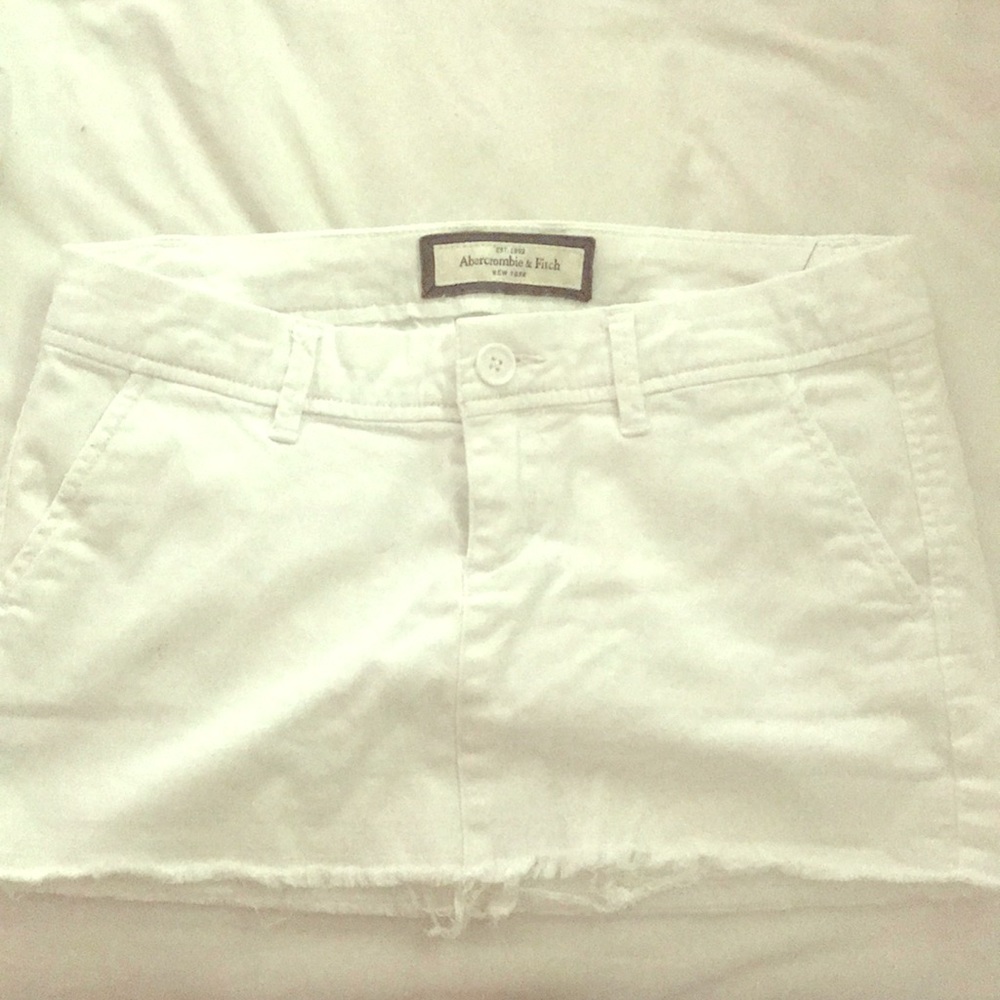 Abercrombie & Fitch size 00 white frayed skirt